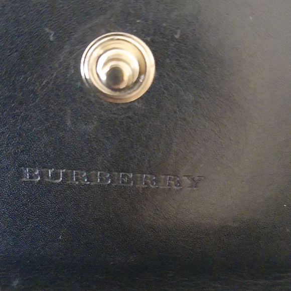 New-Authentic-Burberry LEATHER wallet w/ Signature Gold Tone Hardware-front snap - Picture 6 of 14